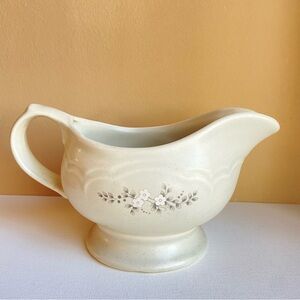 Pfaltzgraff Heirloom gravy boat server stoneware with dainty white floral 436